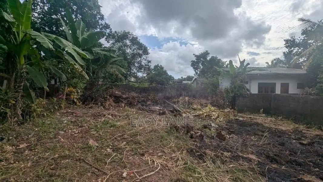 අතුරුගිරියෙන් වටිනා බිම් කොටස් / CA 14123