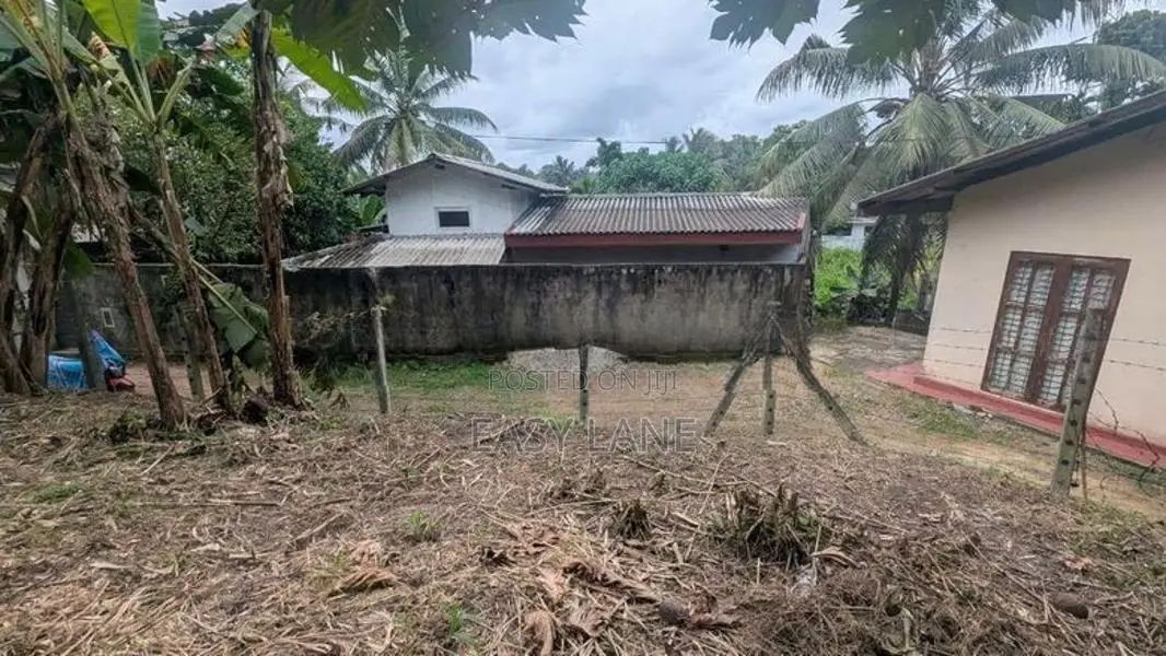 අතුරුගිරියෙන් වටිනා බිම් කොටස් / CA 14123