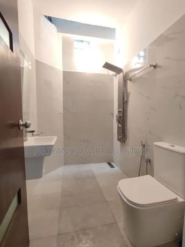 Piliyandala Suwarapola 2 Storey House for Sale