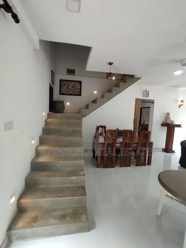 Piliyandala Suwarapola 2 Storey House for Sale