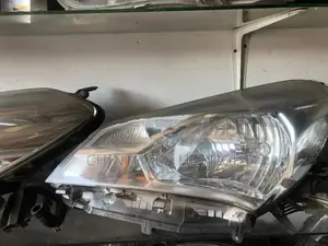 Toyota Vitz ksp 130 Head light