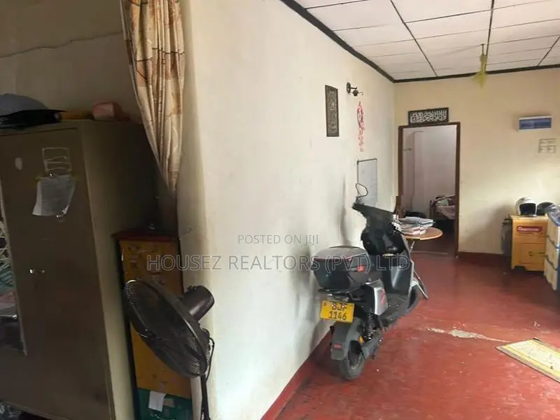 Spacious 3-Bedroom House for Sale – Modera, Colombo 15