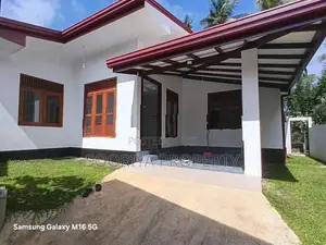 Single Story Brand New Luxury House for Sale in Piliyandala