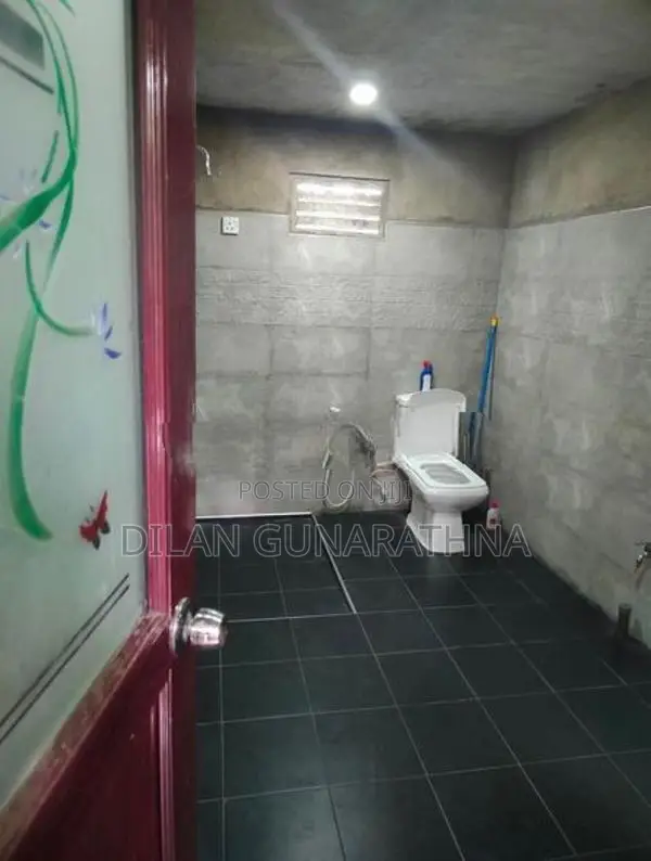 Rooms for Rent Polgolla (only Girl)