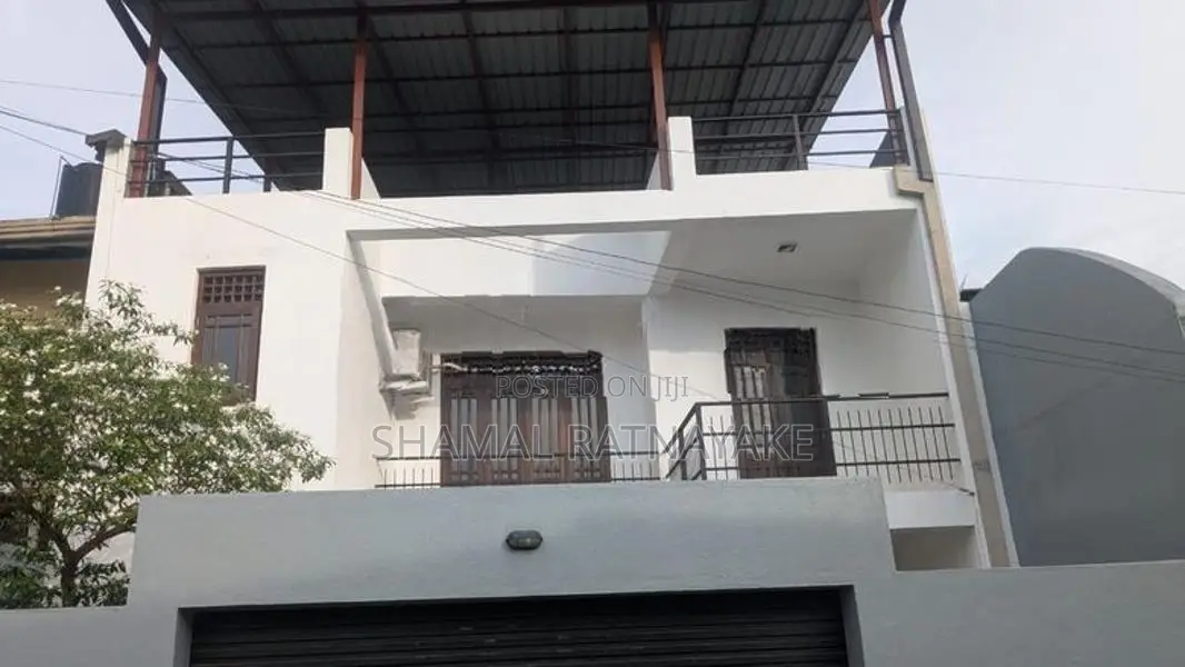 4 Bedroom House for Rent in Thalawathugoda City Limits