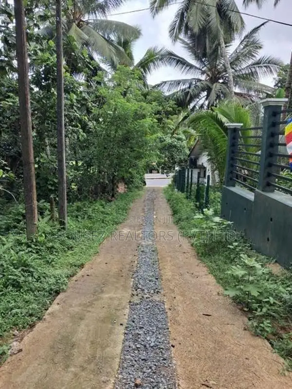 Prime 57-Perch Commercial Land for Sale in Pokunuwita, Horana