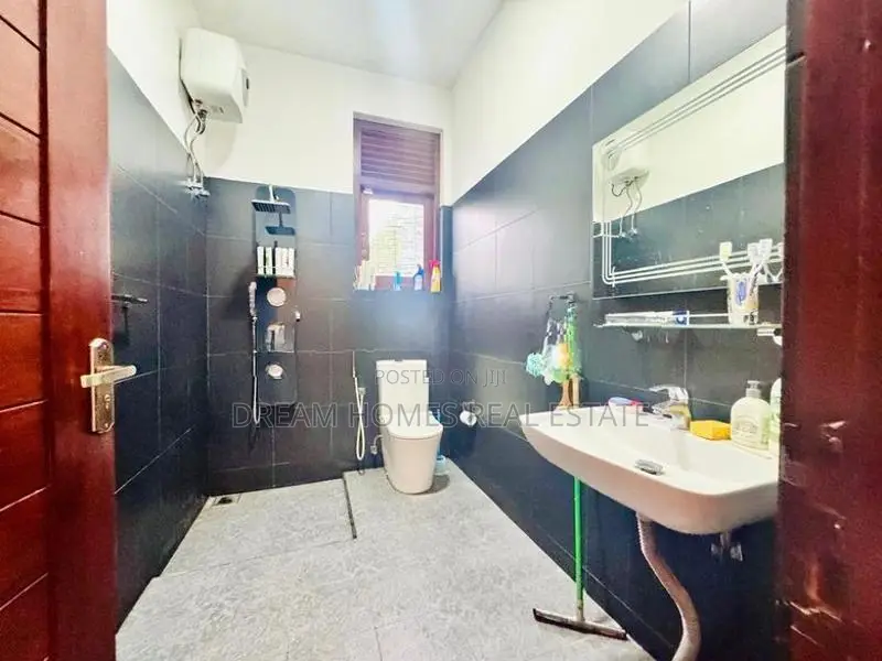 Luxury 3-Storey House for Sale in Thalawathugoda