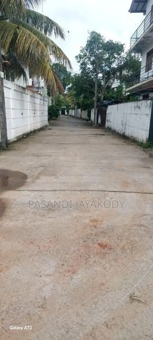 කැළණි පුදබිම පෙනෙන මානයේ ඉඩමක්