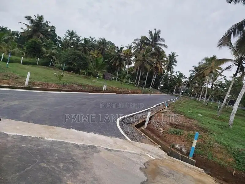 පොල්ගස්ඕවිට හන්දියට ආසන්නව බිම් කොටස් විකිණීමට