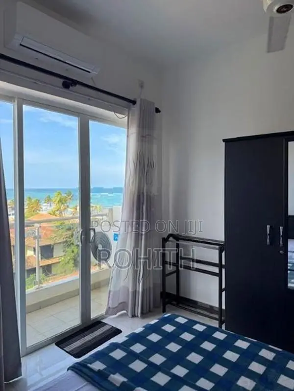 Apartment Ocean View 5th Floor Condo (Beach Front) - Mount Lavinia