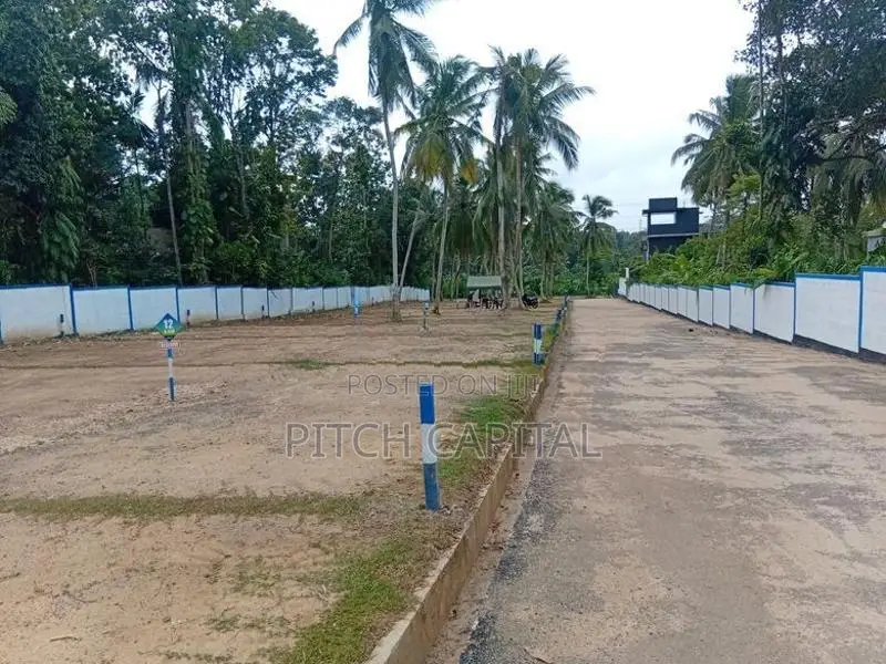ටික ගෙවන්න අතුරුගිරිය පුරවරයෙන් විකිණීමට අගනා බිම් කොටස්
