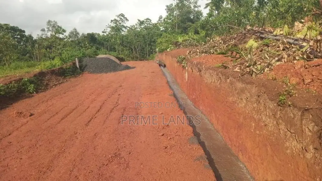 අලුත්වල මීඩියාගොඩ පුධාන පාරට මුහුණලා Land
