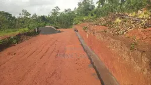 අලුත්වල මීඩියාගොඩ පුධාන පාරට මුහුණලා Land