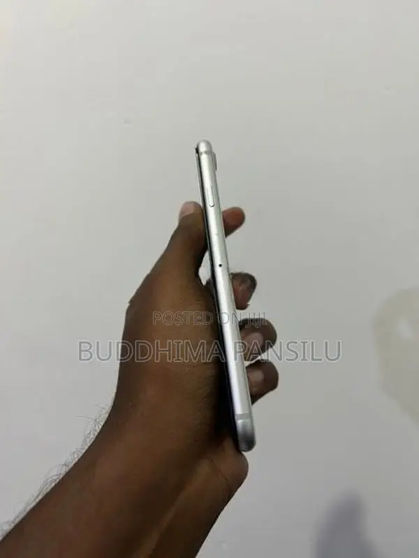 Apple iPhone SE 2 (Used)