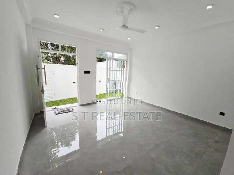 Newly Build Luxury Three Story House For Sale In Kesbewa Town