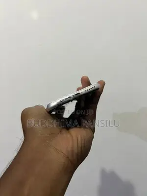 Apple iPhone SE 2 (Used)
