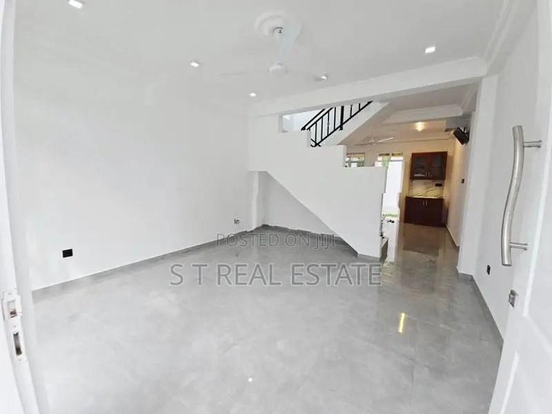 Newly Build Luxury Three Story House For Sale In Kesbewa Town