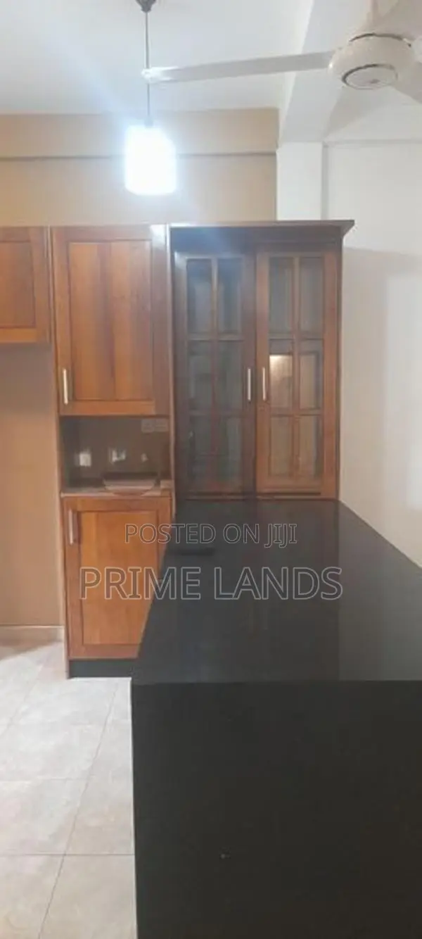 ගම්පහ නගරයෙන් නිවසක්