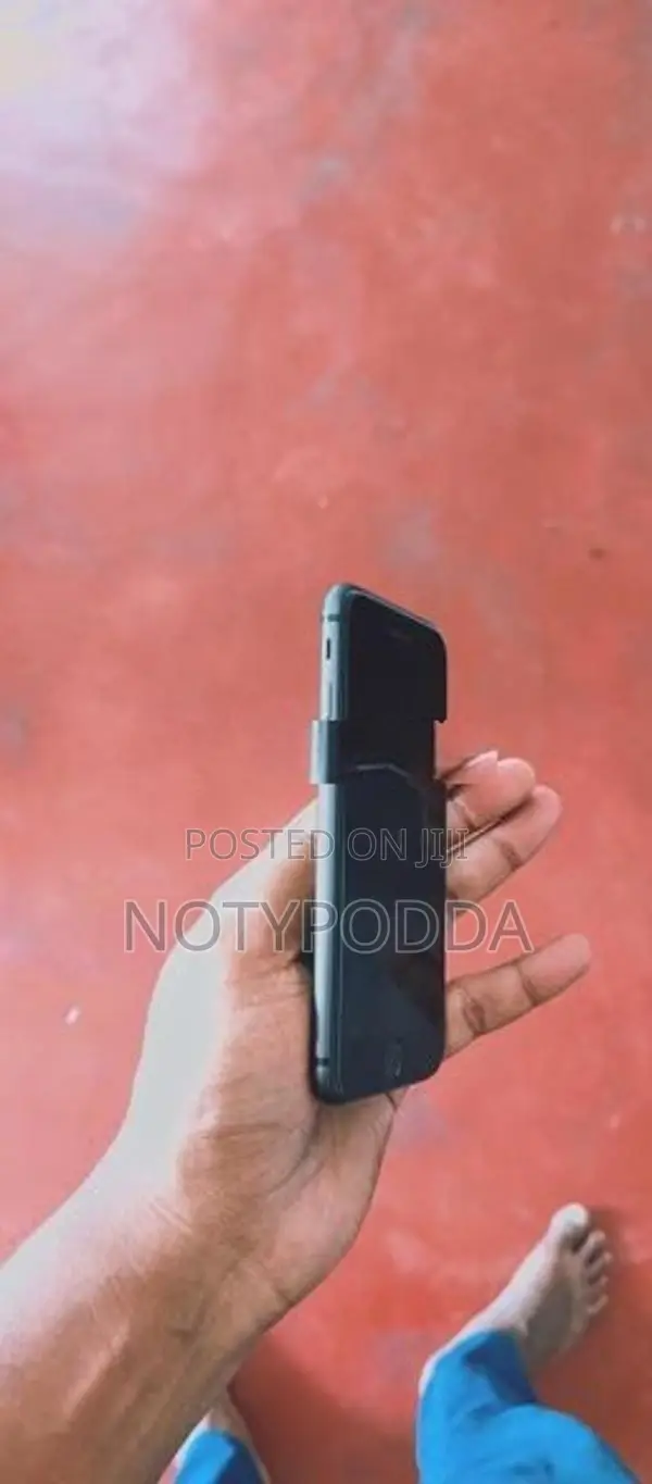 Apple iPhone 8 (Used)