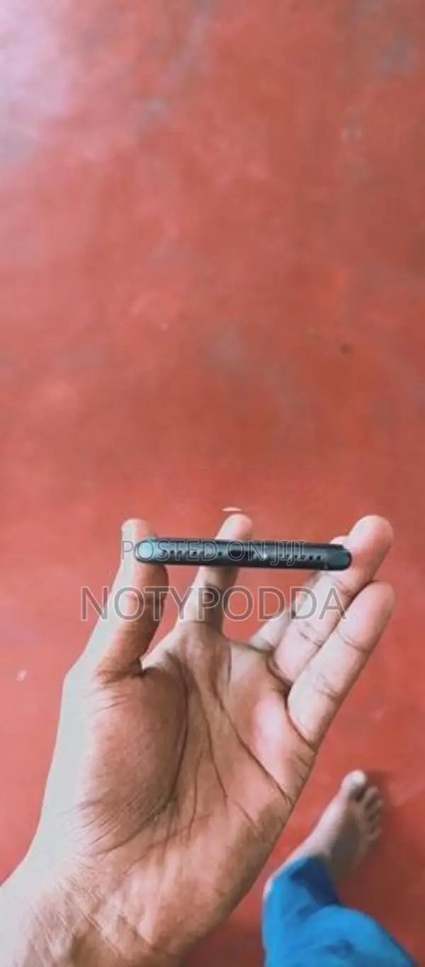 Apple iPhone 8 (Used)
