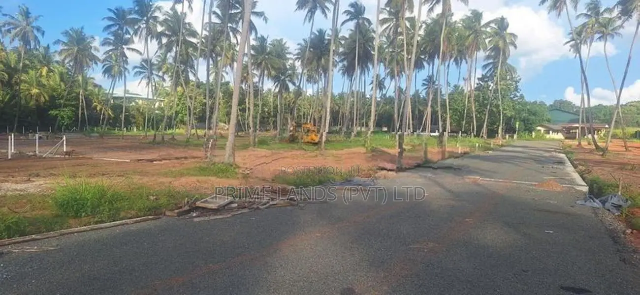 නේවාසික බිම් කොටස් පැල්ලන්දේනියෙන්