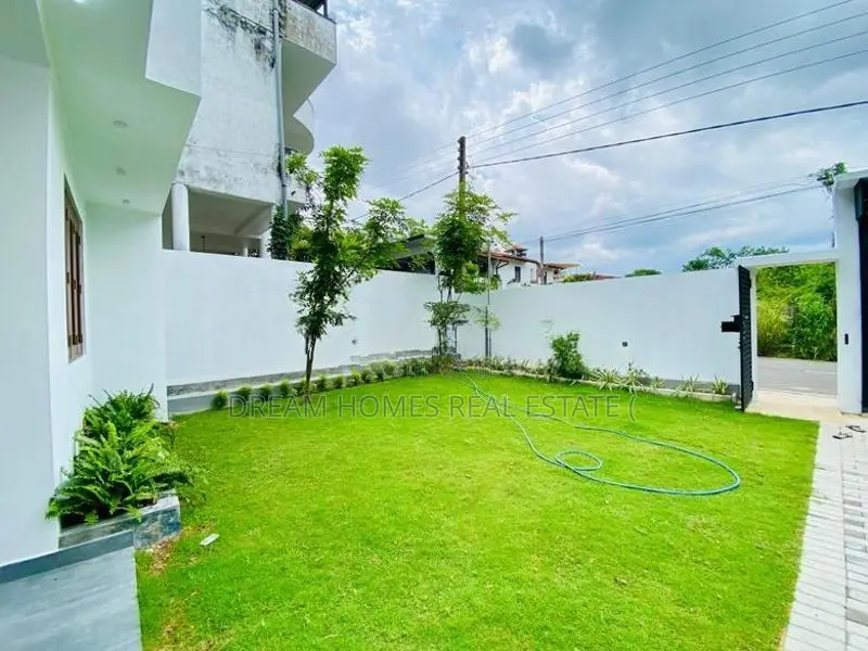 Spacious Family House for Sale – Athurugiriya | 4BR 4 Bath