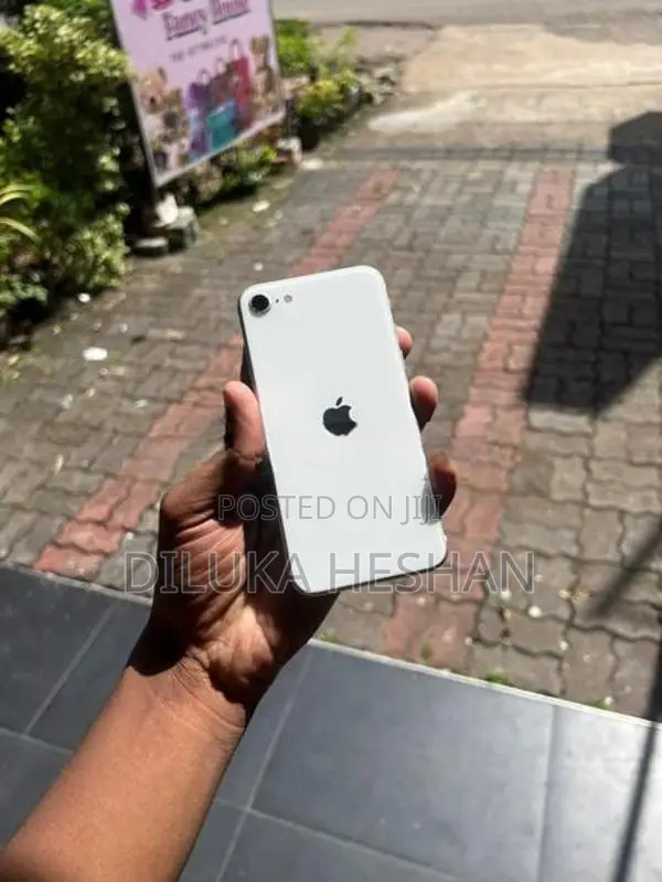 Apple iPhone SE 2 128GB (Used)