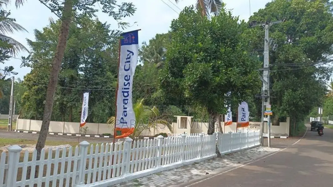 8 Perch Lots for Sale in Hokandara Thalwathugoda