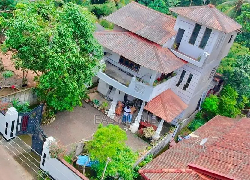 ‎ගම්පහ මරදගහමුල බස් පාරට 400M දෙවලපොලින් තෙමහල් නිවසක් / RU 11293