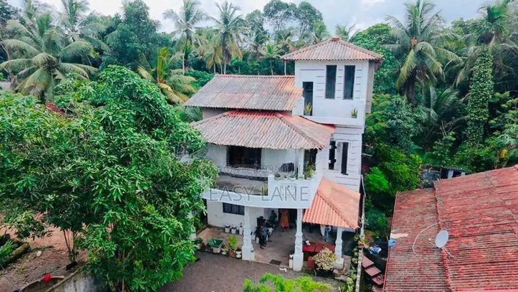 ‎ගම්පහ මරදගහමුල බස් පාරට 400M දෙවලපොලින් තෙමහල් නිවසක් / RU 11293