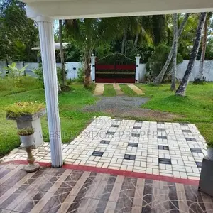 Spacious 2 Story House with Large Land for Sale in Wadduwa