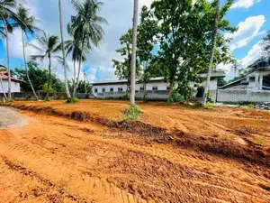 නුවර පාරට 500 M වටිනා බිම් කොටස් කිහිපයක් යක්කල