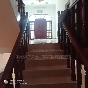Two Story House For Rent in Colombo 4