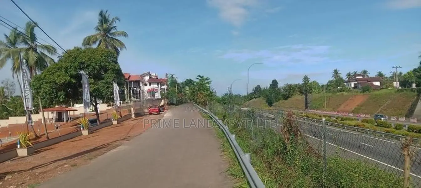 Kadawatha Town Land for Sale