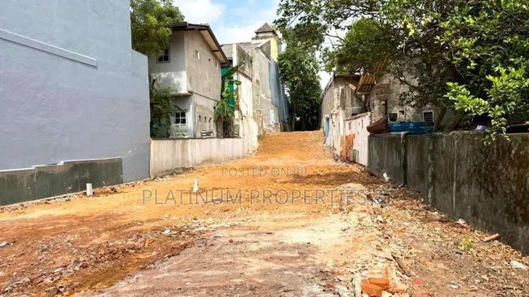 9.8 Perch Land For Sale In Battaramulla Town - New Kandy Road