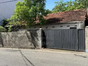 House with Land for Sale – Prime Location in Dehiwala