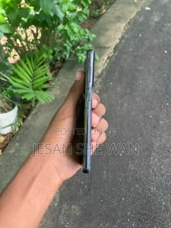 Samsung Galaxy S21 (Used)