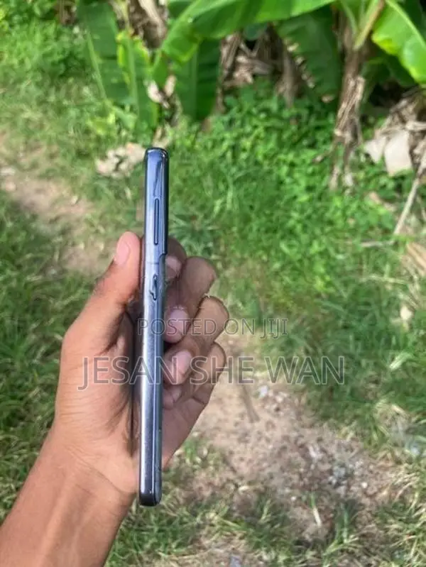 Samsung Galaxy S21 (Used)