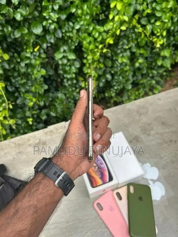 Apple iPhone XS (Used)