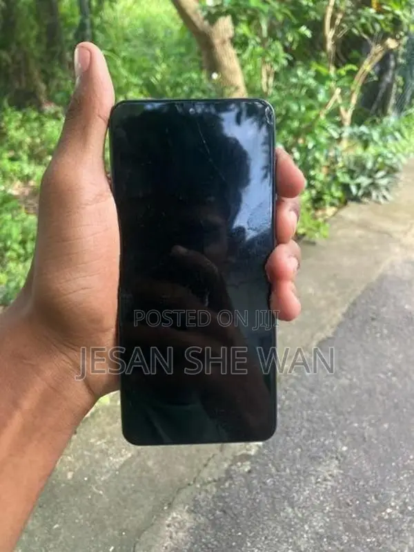 Samsung Galaxy S21 (Used)
