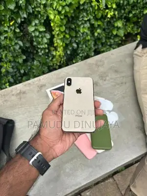 Apple iPhone XS (Used)
