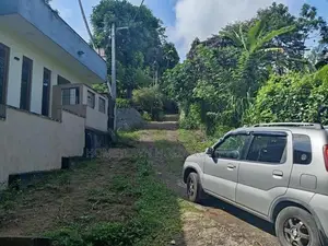 කිරිබත්කුඹුර හන්දිය ආසන්නයේ ඉඩමක්