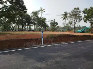 අඹතලේ හන්දියට ආසන්නව බිම් කොටස් විකිණීමට