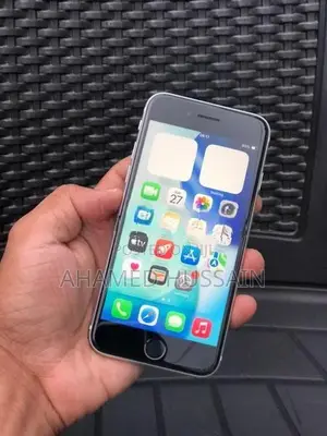 Apple iPhone SE 2 128GB (Used)