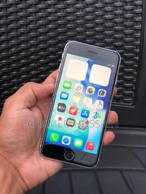 Apple iPhone SE 2 128GB (Used)