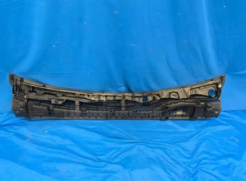 Prius ZVW30 Wiper Cowling Panel