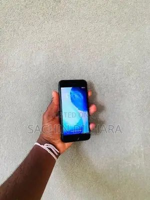 Apple iPhone SE 2 (Used)