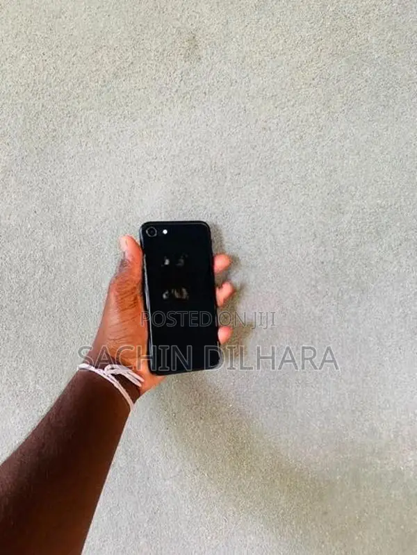 Apple iPhone SE 2 (Used)
