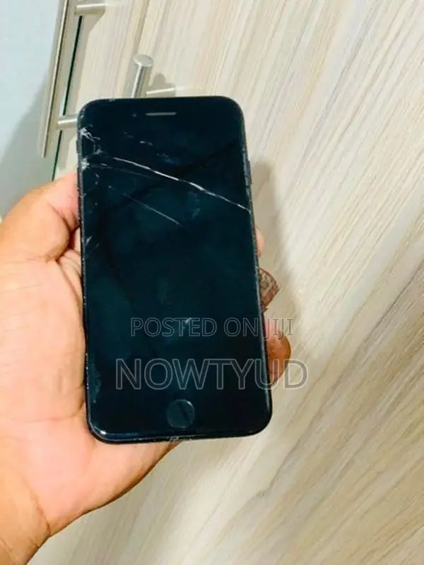 Apple iPhone 7 32GB (Used)
