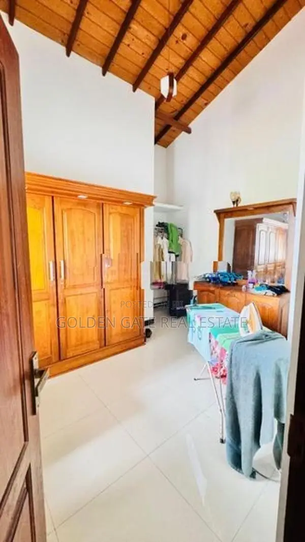 Modern 3 Stoey House for Sale in Yakkala with Furniture